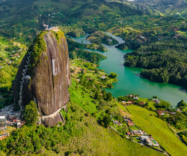 viajarporelmacizocolombiano-viajarporelhuila-piedradelpeñon